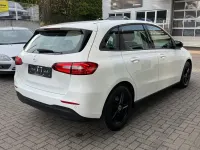 Gebraucht Mercedes B180 136 PS (100 kW) 2019 Weiß Van / Kleinbus