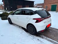 Gebraucht Hyundai i20 100 PS (73 kW) 2022 Weiß Limousine