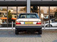 Gebraucht Mercedes E230 132 PS (97 kW) 1987 Limousine