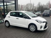 Gebraucht Toyota Yaris Basis 69 PS (50 kW) 2017 Weiß Limousine