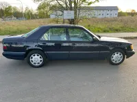 Gebraucht Mercedes E320 220 PS (161 kW) 1994 Blau Limousine