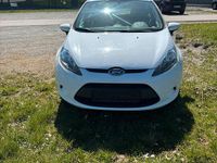 Gebraucht Ford Fiesta 80 PS (58 kW) 2009 Weiß Kleinwagen
