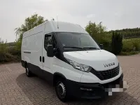 Second-hand Iveco Daily 136 CP (100 kW) 2020 Alb Monovolum