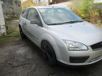 Gebraucht Ford Focus Trend 101 PS (74 kW) 2005 Silber Limousine