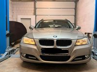 Gebraucht BMW 318 143 PS (105 kW) 2012 Gold Kombi