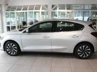 Uusi Ford Focus Titanium 125 HP (91 kW) 2025 Hopea Sedan