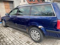 Second-hand VW Passat Basis 131 CP (96 kW) 2004 Albastru Berlinǎ