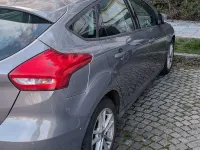 Usado Ford Focus Trend 125 CV (91 kW) 2016 Gris Berlina