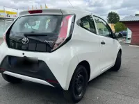 Gebraucht Toyota Aygo 51 PS (37 kW) 2016 Weiß Kleinwagen