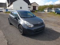 Gebraucht Kia Rio 86 PS (63 kW) 2014 Grau Limousine