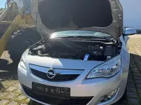 Gebraucht Opel Astra Design Edition 140 PS (102 kW) 2011 Silber Kombi