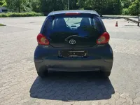 Gebraucht Toyota Aygo 69 PS (50 kW) 2005 Silber Kleinwagen