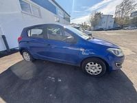 Gebraucht Hyundai i20 75 PS (55 kW) 2013 Blau Kleinwagen
