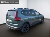Neu Dacia Jogger Extreme 110 PS (80 kW) 2025 Zedergrün Van / Kleinbus