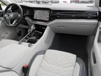 Gebraucht VW Touareg Elegance 381 PS (280 kW) 2022 Oryxweiß perlmutteffekt SUV