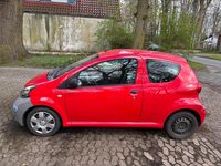 Gebraucht Toyota Aygo 68 PS (50 kW) 2006 Rot Kleinwagen