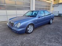 Gebraucht Mercedes E240 Avantgarde 1997 Blau Limousine