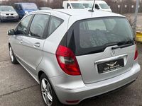 Gebraucht Mercedes A180 116 PS (85 kW) 2011 Polarsilber  metalliclack Kleinwagen