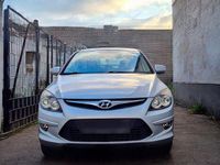 Gebraucht Hyundai i30 Edition 109 PS (80 kW) 2010 Silber Limousine