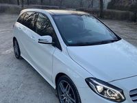 Gebraucht Mercedes B200 AMG line 156 PS (114 kW) 2018 Weiß Van / Kleinbus