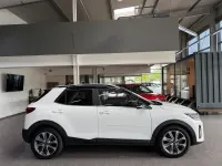 Gebraucht Kia Stonic Spirit 120 PS (88 kW) 2021 Schwarz SUV