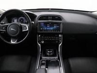 Gebraucht Jaguar XE Portfolio 250 PS (183 kW) 2017 Rot Limousine