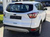 Gebraucht Ford Kuga Trend 120 PS (88 kW) 2019 Weiß SUV