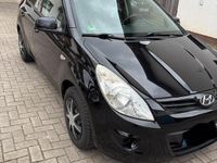 Gebraucht Hyundai i20 78 PS (57 kW) 2012 Schwarz Kleinwagen