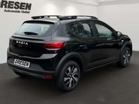 Neu Dacia Sandero Essentiel 91 PS (66 kW) 2025 Schwarz Kleinwagen