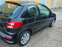 Gebraucht Peugeot 206 60 PS (44 kW) 2009 Schwarz Kleinwagen