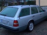 Gebraucht Mercedes E250 113 PS (83 kW) 1996 Silber Kombi