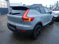 Neu Volvo XC40 Plus 163 PS (119 kW) 2026 Grau SUV