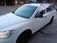 Gebraucht Skoda Octavia 105 PS (77 kW) 2012 Weiß Kombi