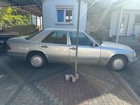 Gebraucht Mercedes E200 136 PS (100 kW) 1994 Silber Limousine