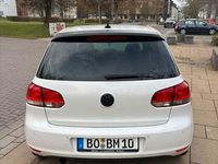 Gebraucht VW Golf VII Match 105 PS (77 kW) 2012 Weiß Limousine