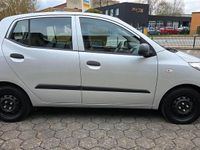 Gebraucht Hyundai i10 68 PS (50 kW) 2011 Silber Kleinwagen