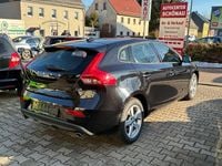 Gebraucht Volvo V40 Momentum 120 PS (88 kW) 2019 Onyx black / metallic Kombi