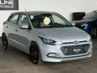 Gebraucht Hyundai i20 Intro Edition 84 PS (61 kW) 2015 Silber Limousine