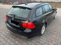Gebraucht BMW 320 Sport Line 184 PS (135 kW) 2011 Schwarz Kombi