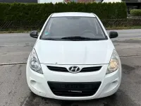 Gebraucht Hyundai i20 Classic 77 PS (56 kW) 2011 Crystal white / sol Kleinwagen