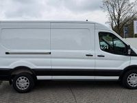 Gebraucht Ford Transit Trend 131 PS (96 kW) 2022 Weiß Van / Kleinbus