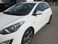 Gebraucht Hyundai i30 101 PS (74 kW) 2015 Weiß Kombi