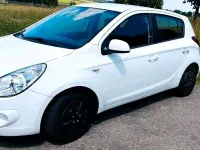 Gebraucht Hyundai i20 78 PS (57 kW) 2011 Weiß Kleinwagen