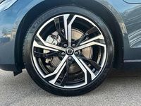Gebraucht Volvo V60 Plus 350 PS (257 kW) 2025 Denim blue Kombi