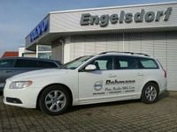 Gebraucht Volvo V70 Momentum 114 PS (83 kW) 2012 White solid ice white / solid Kombi