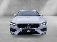 Gebraucht Volvo V60 Momentum 190 PS (139 kW) 2020 Weiss / crystal weiss (metallic) Kombi