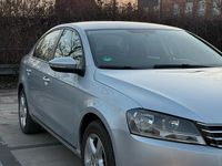 Gebraucht VW Passat Comfortline 122 PS (89 kW) 2011 Grau Limousine