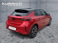 Neu Opel Corsa 101 PS (74 kW) 2025 Kissrotmetallic (rot) Limousine