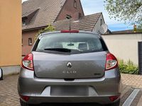 Gebraucht Renault Clio III 75 PS (55 kW) 2013 Grau Kleinwagen