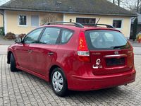 Gebraucht Hyundai i30 90 PS (66 kW) 2012 Rot Kombi